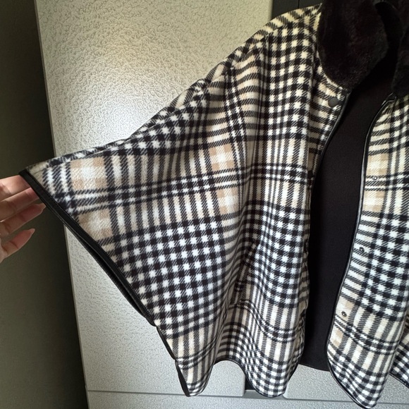 Plaid Cape with Faux Fur Collar Rachel Roy Size S/M - Picture 7 of 9
